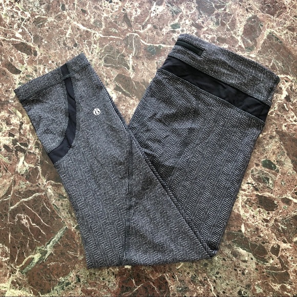 LULULEMON Run Inspire Crop II Luxtreme Leggings in Giant Herringbone Black - Picture 9 of 13